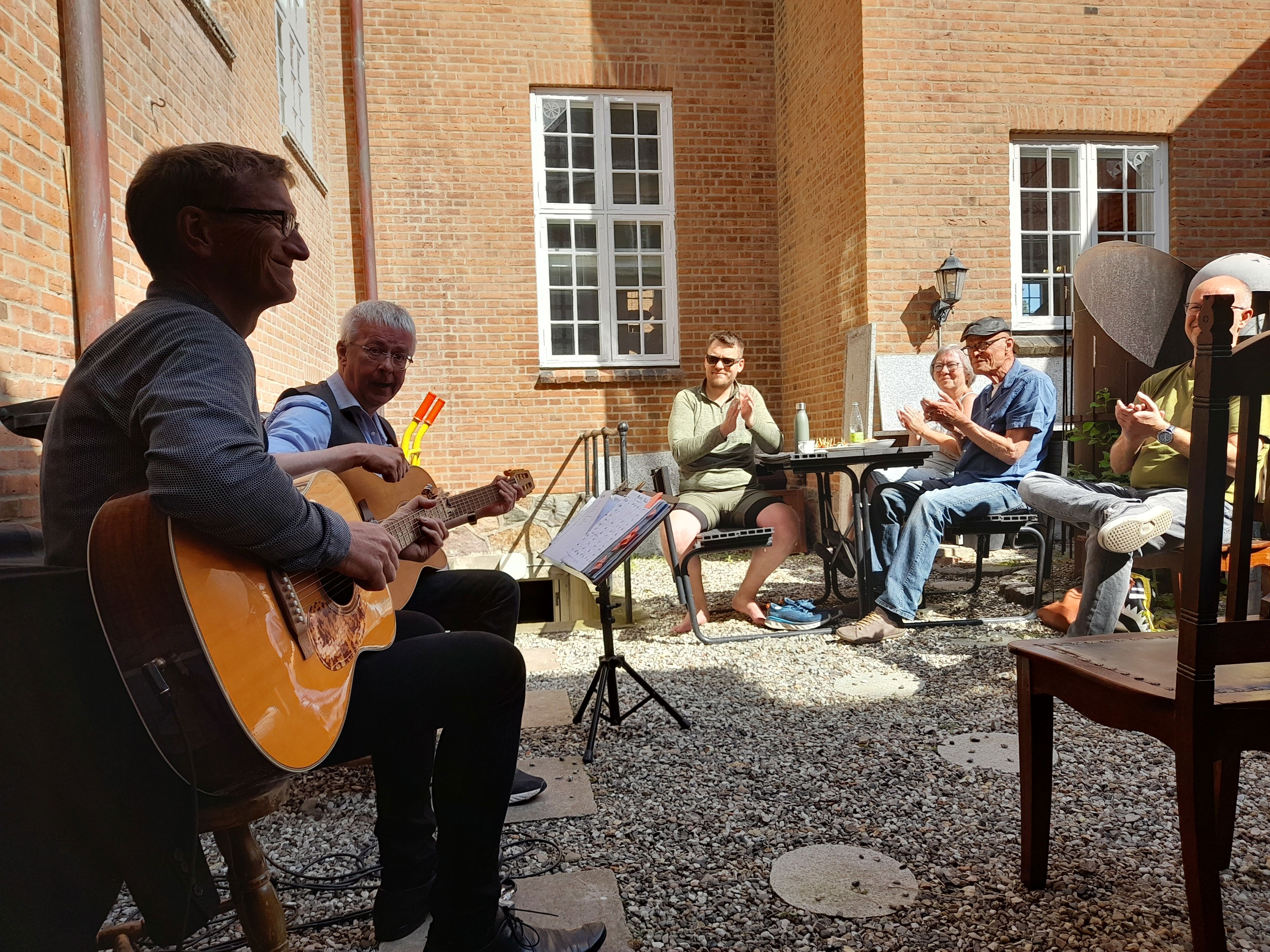 23 1307 A12 Guitarduoen I Dampen 20230603 1027